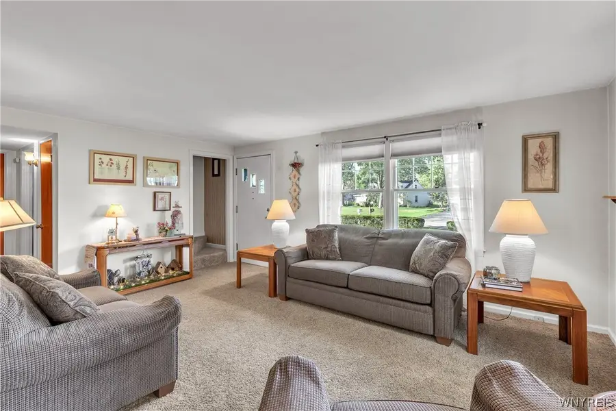 4395 White Acres Road, Clarence, NY 14031 - #3