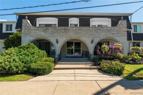 132 Harrogate Sq #E, Amherst, NY 14221