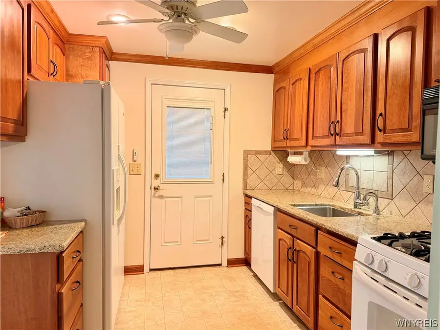 50 Carriage Drive #6, Orchard Park, NY 14127 - #3