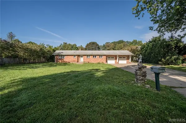 27 Woodview Drive, Orchard Park, NY 14127