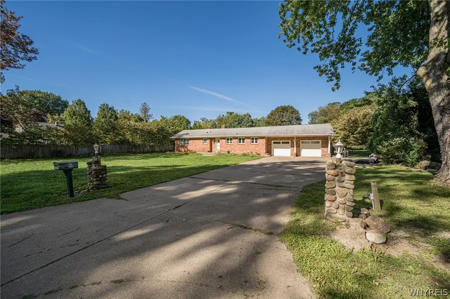 27 Woodview Drive, Orchard Park, NY 14127 - #2