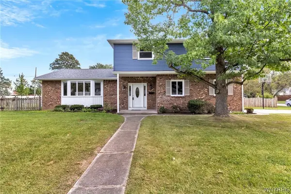 24 Macarthur Drive, Williamsville, NY 14221