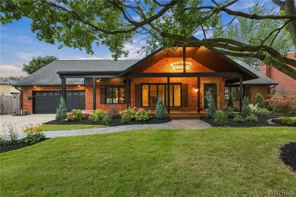 10 The Spur, Buffalo, NY 14221