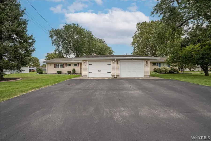 218 Beckwith Avenue, Niagara Falls, NY 14304 - #2