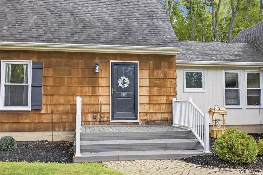 16 Orchard Dr, Le Roy, NY 14482 - #3