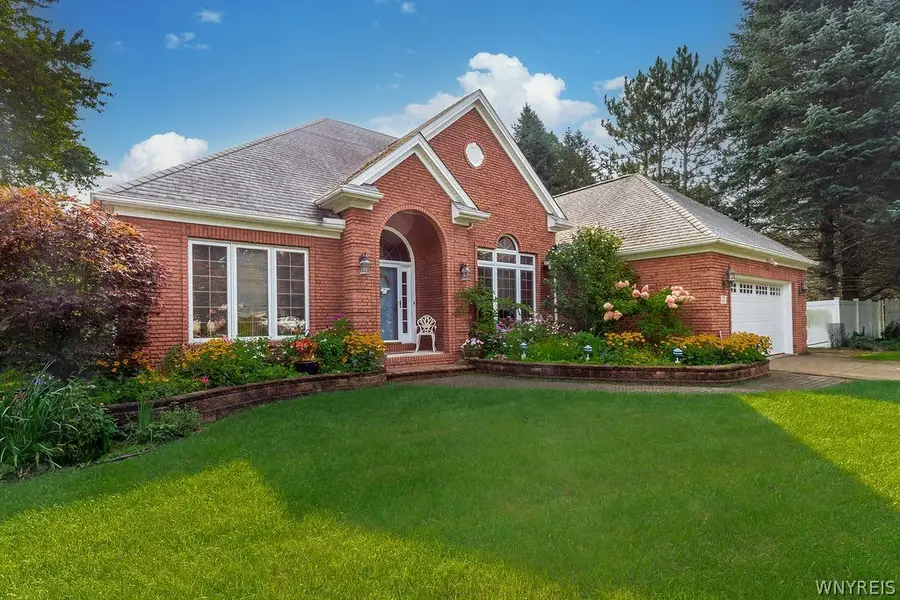 27 Brookshire Ct, East Amherst, NY 14051 - #2