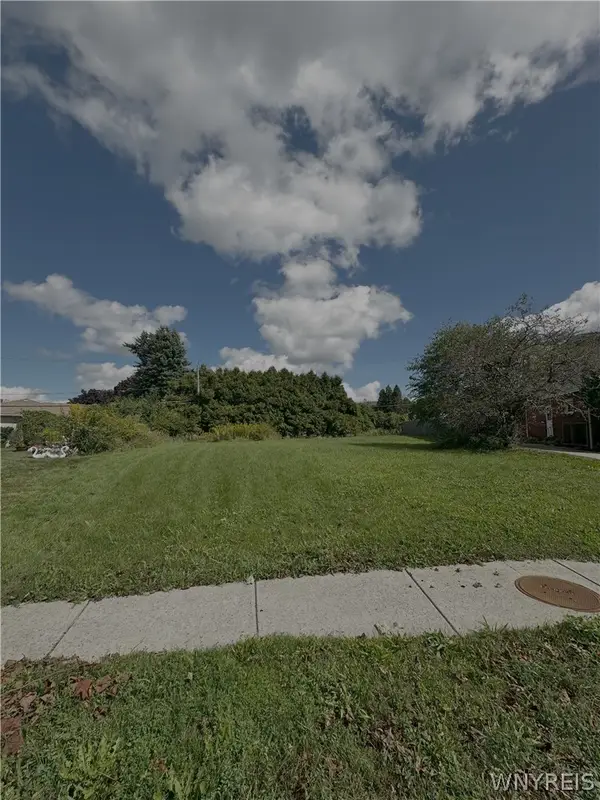 15 Pine Circle, Buffalo, NY 14225