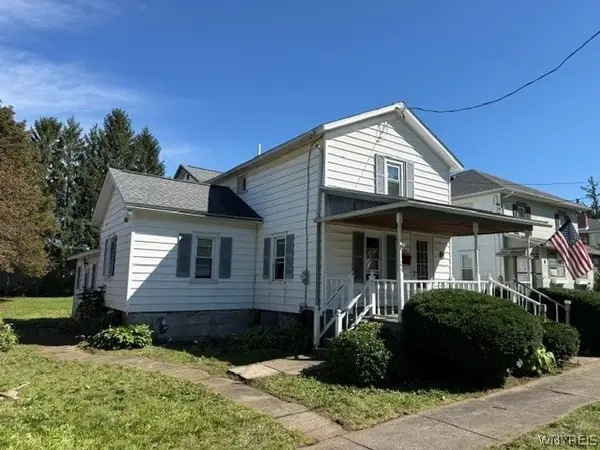 8 S Hartland Street, Middleport, NY 14105