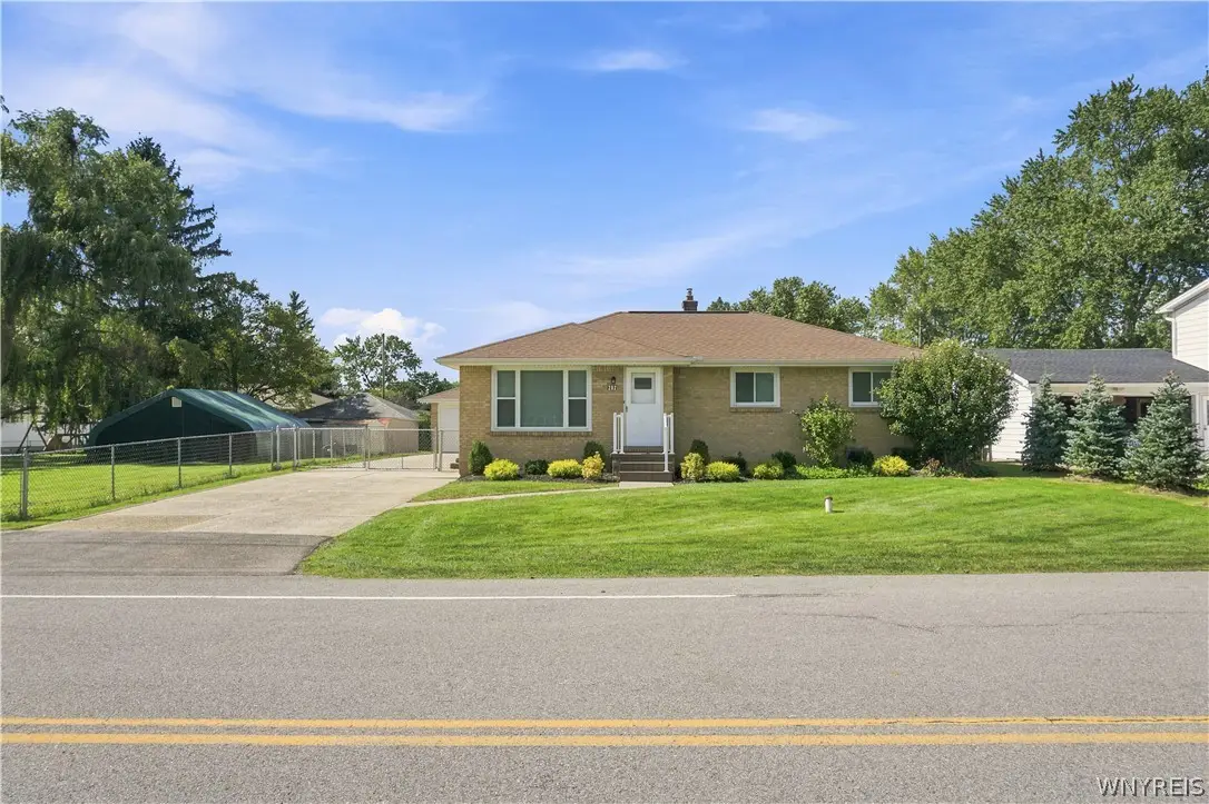 282 Iroquois Avenue, Lancaster, NY 14086 - #1