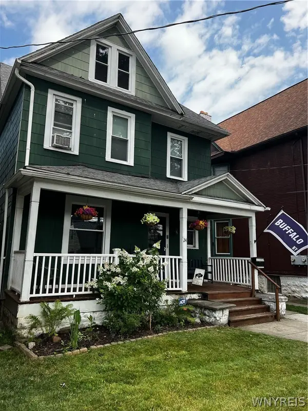 24 Leamington Place, Buffalo, NY 14210
