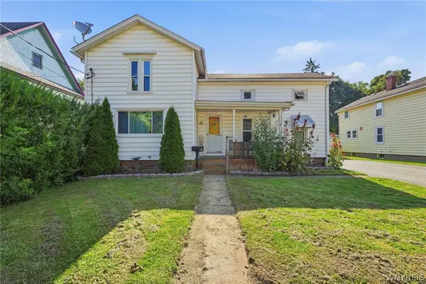 4 Robertson Street, Middleport, NY 14105