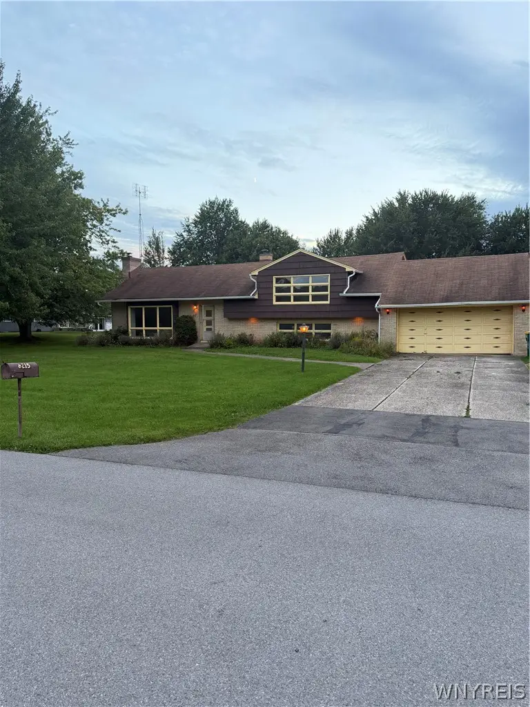 8215 W Ledge Lane, Buffalo, NY 14221 - #1