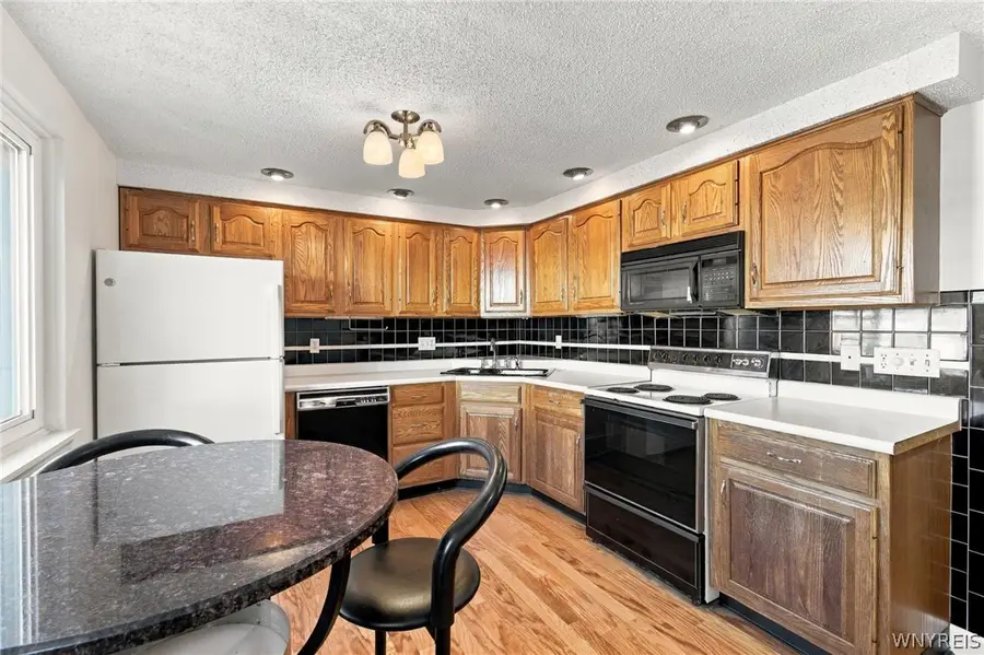 28 Stoneledge Court, Buffalo, NY 14221 - #3