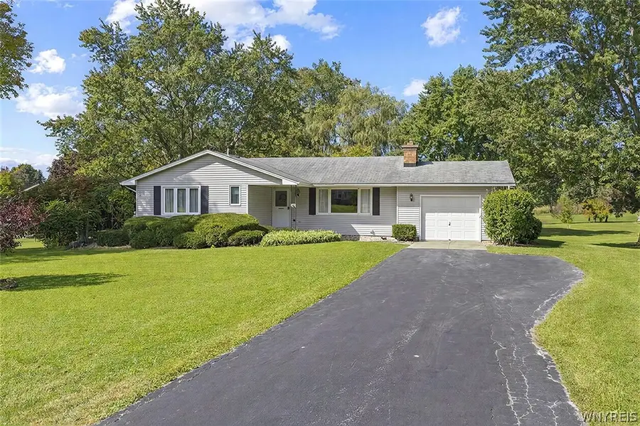 3588 Winchester Drive, East Aurora, NY 14052 - #2