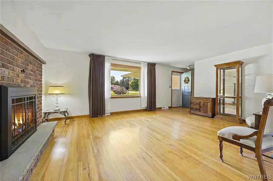3588 Winchester Drive, East Aurora, NY 14052 - #3