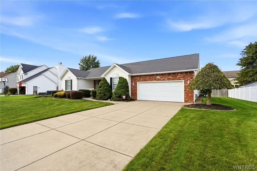 3313 Blossom Lane, North Tonawanda, NY 14120 - #3