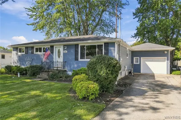 242 Seneca Place, Lancaster, NY 14086