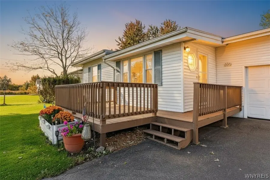 5782 Bowmiller Road, Lockport, NY 14094 - #3