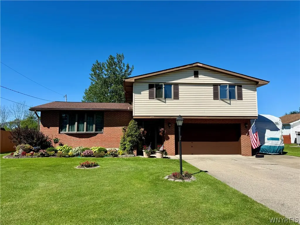 124 Gregory Pl, Grand Island, NY 14072 - #1