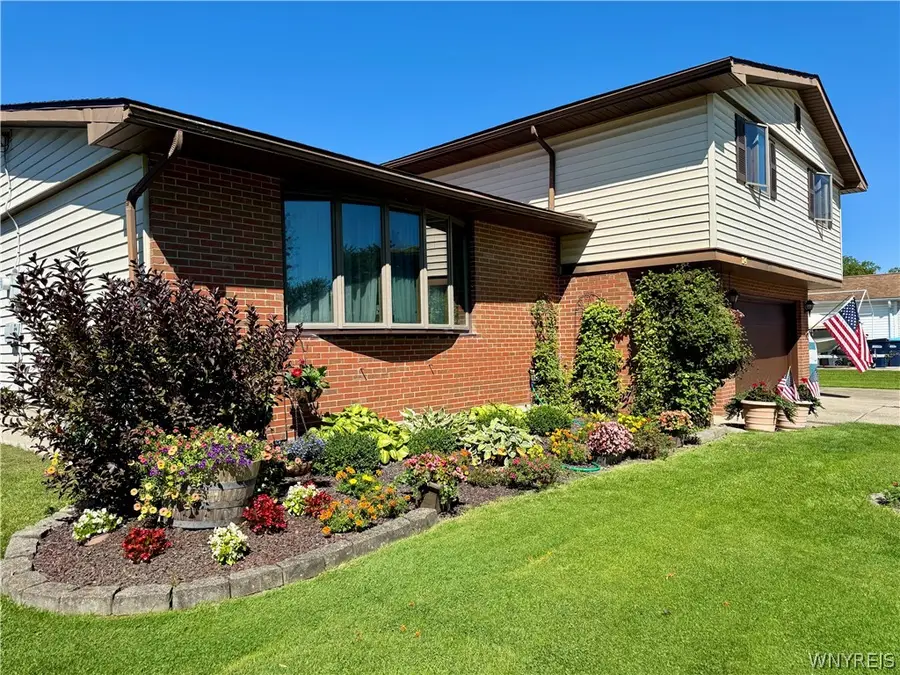 124 Gregory Pl, Grand Island, NY 14072 - #2