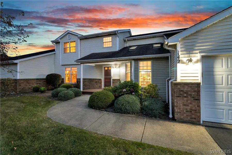 142 Southwick Drive, Orchard Park, NY 14127 - #2