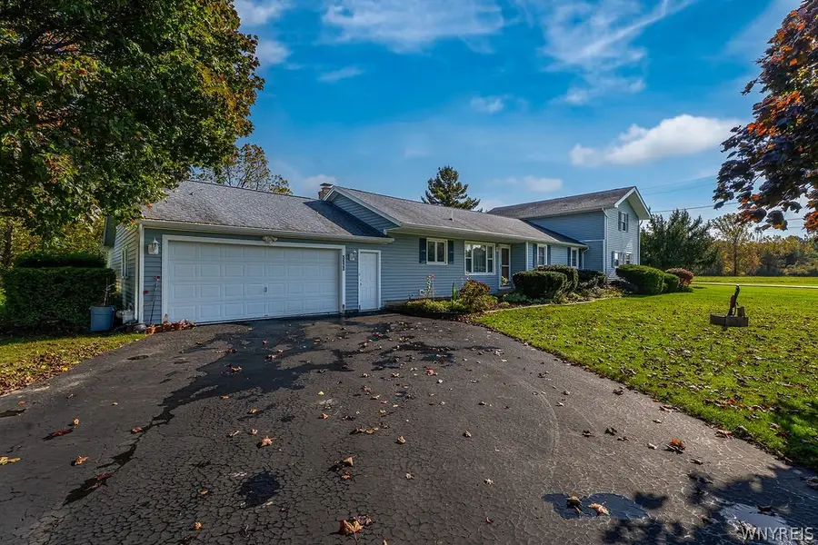 5623 Bridgeman Road, Sanborn, NY 14132 - #2