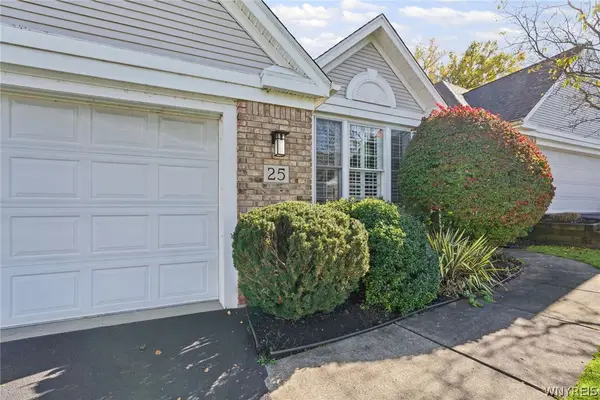 25 Brookins Green Drive, Orchard Park, NY 14127
