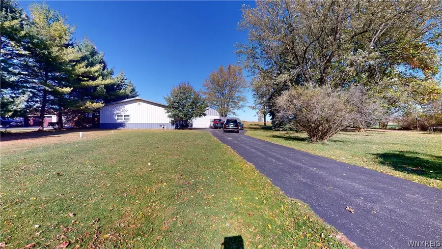5596 Genesee Street, Lancaster, NY 14086 - #2