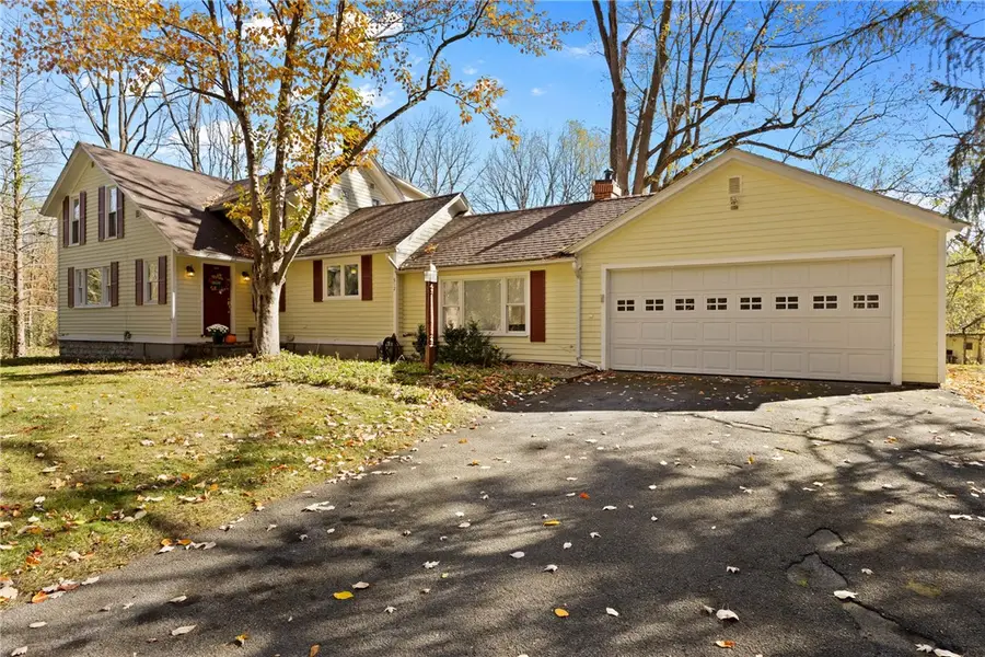 812 Stonybrook Road, Honeoye Falls, NY 14472 - Image #2