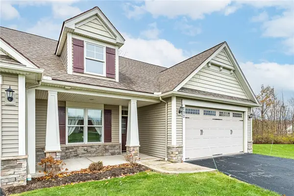 292 Carriage Path Court, Webster, NY 14580