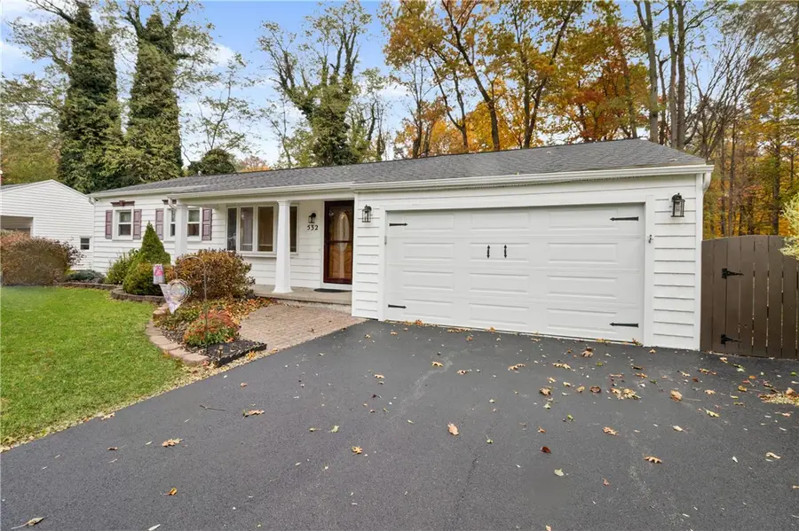 532 Glenview Court, Webster, NY 14580 - Image #2