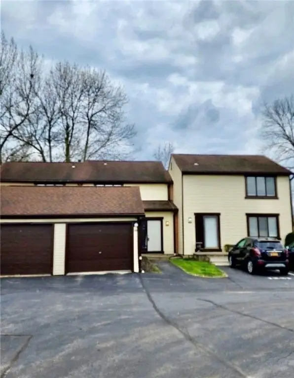 1252 Charlesgate Circle, East Amherst, NY 14051