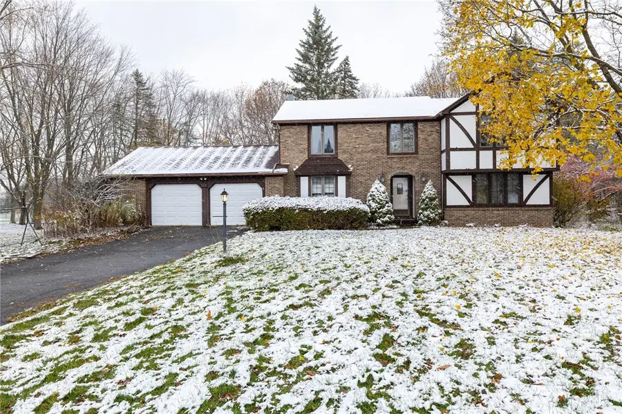 395 Taylor Rd, Honeoye Falls, NY 14472 - Image #2