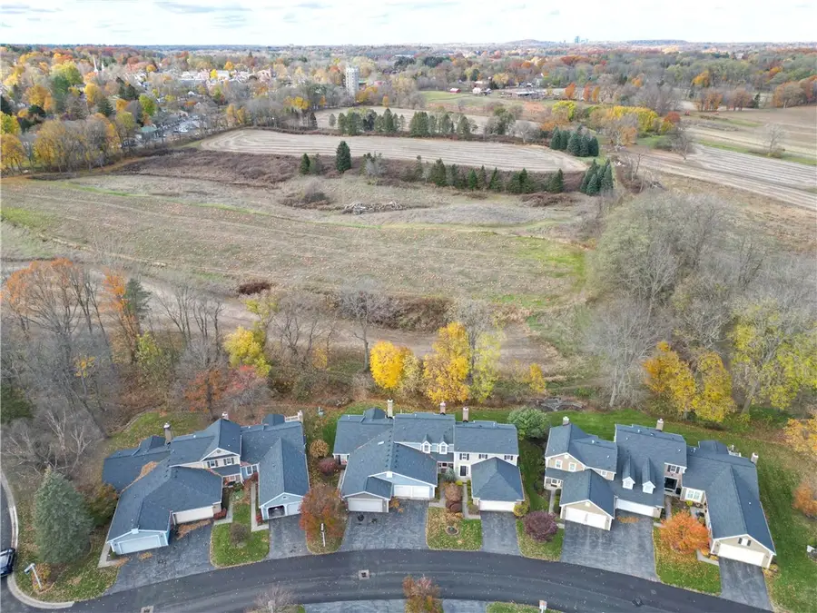 10 Creek Rdg, Pittsford, NY 14534 - Image #2