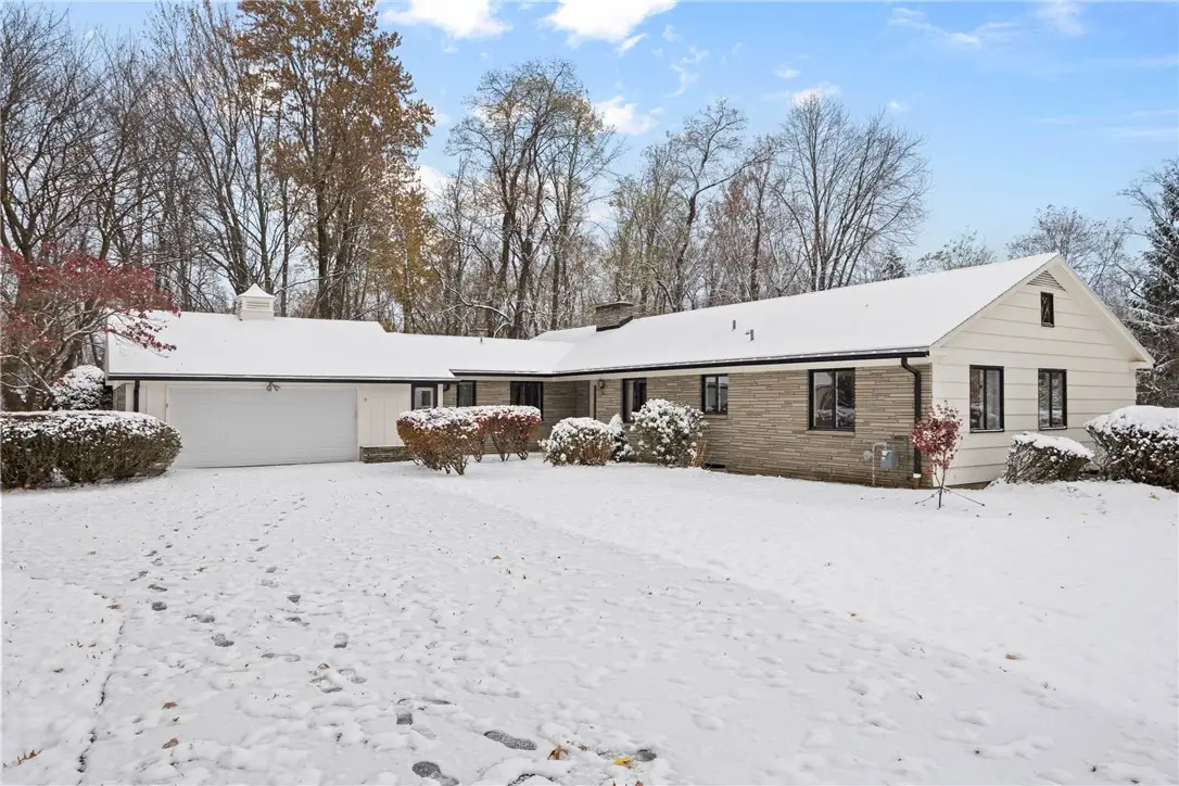 18 S Pittsford Hill Lane, Pittsford, NY 14534 - Image #1