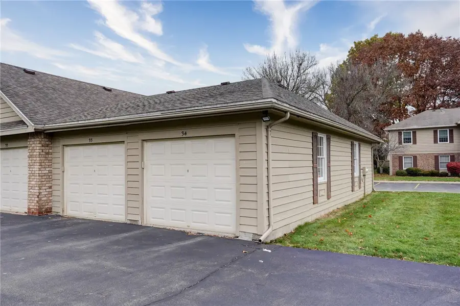 34 Wood Creek Drive, Pittsford, NY 14534 - Image #3