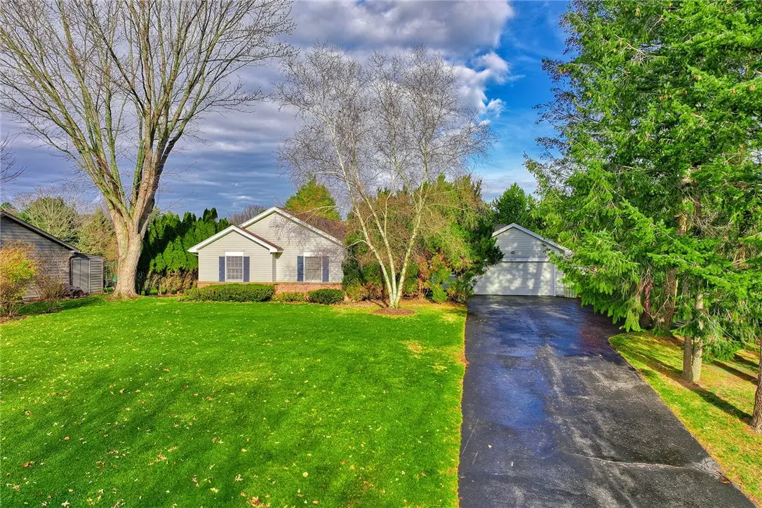 1076 Bright Stream Way, Webster, NY 14580 - Image #1