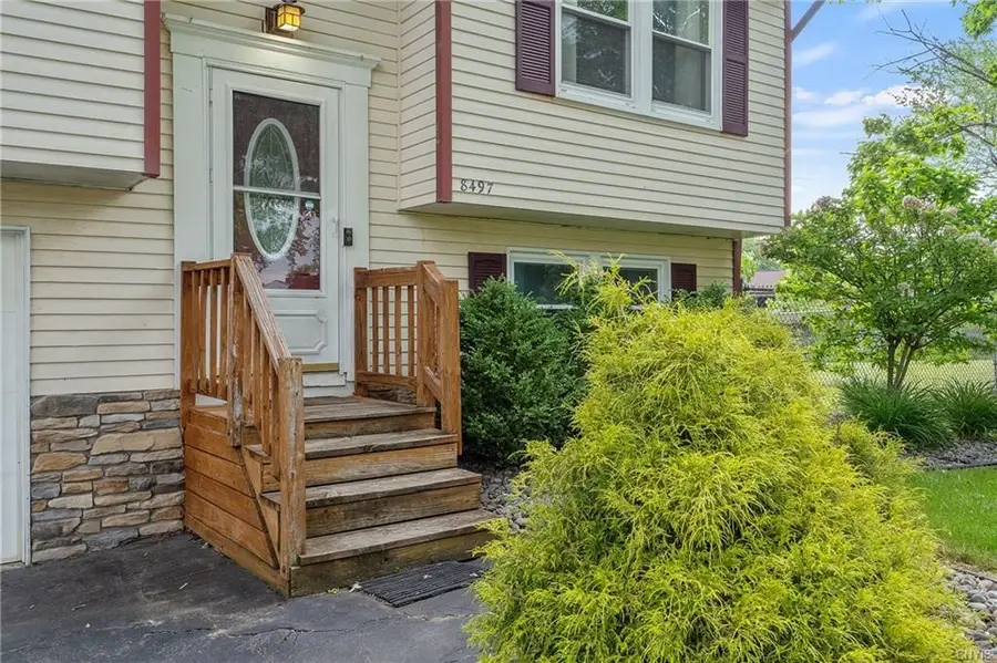 8497 Chinkapin Circle, Cicero, NY 13039 - Image #2