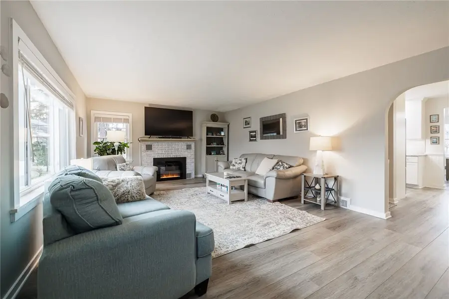 942 Whitney Road W, Fairport, NY 14450 - Image #3