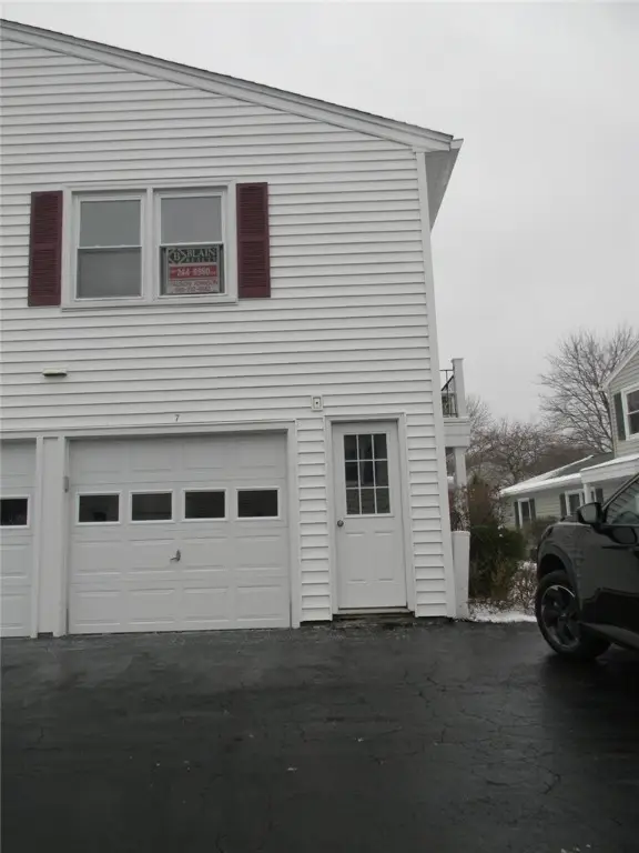 7 Falcon Lane W, Fairport, NY 14450 - Image #2