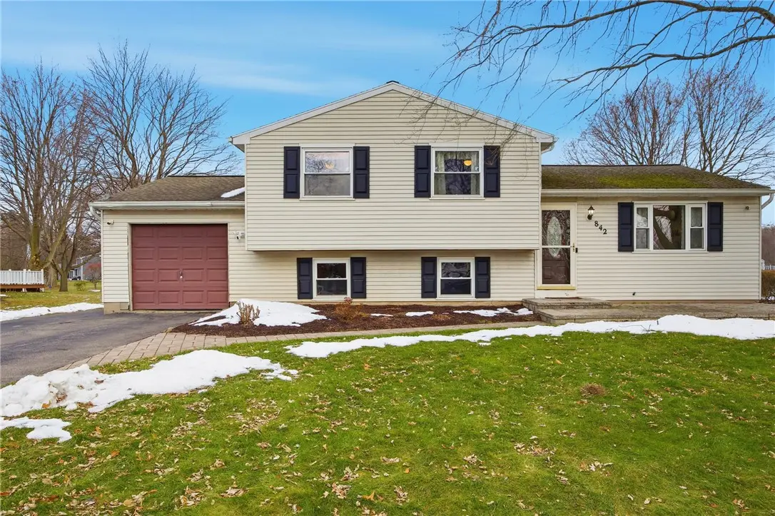 842 Independence Drive, Webster, NY 14580 - Image #1