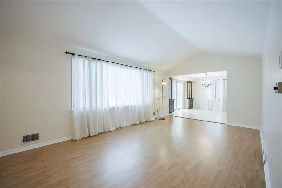 74 Meyerhill Circle E, Irondequoit, NY 14617 - #3