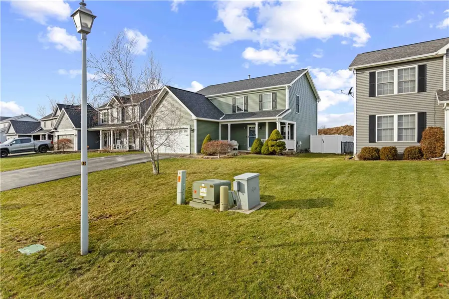 1544 Meadowbrook Lane, Farmington, NY 14425 - Image #3