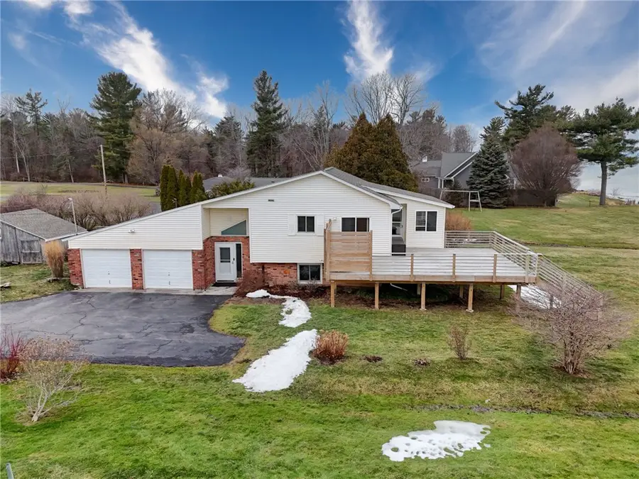 433 Ontario Dr, Ontario, NY 14519 - Image #2