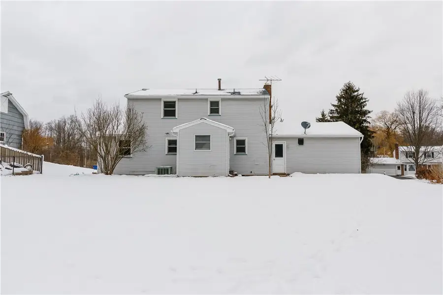 53 Squirrels Heath Road, Fairport, NY 14450 - #2