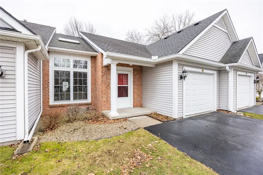 19 Amberwood Place, Rochester, NY 14626 - Image #2