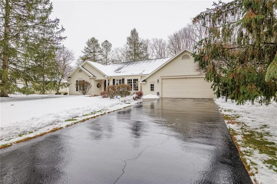 47 Falcon Trail, Pittsford, NY 14534 - Image #2