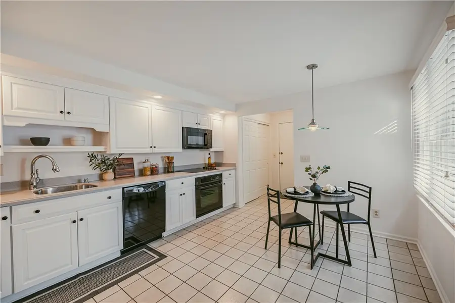 157 Wood Creek Drive, Pittsford, NY 14534 - Image #2