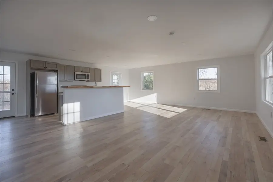 8 Cross Rd, Elmira, NY 14901 - Image #2