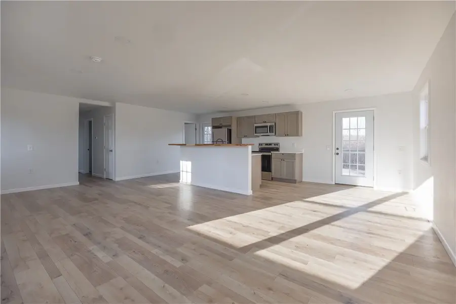 8 Cross Rd, Elmira, NY 14901 - Image #3